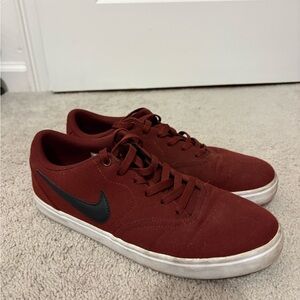 Nike Men's Burgundy and Black Sneakers
